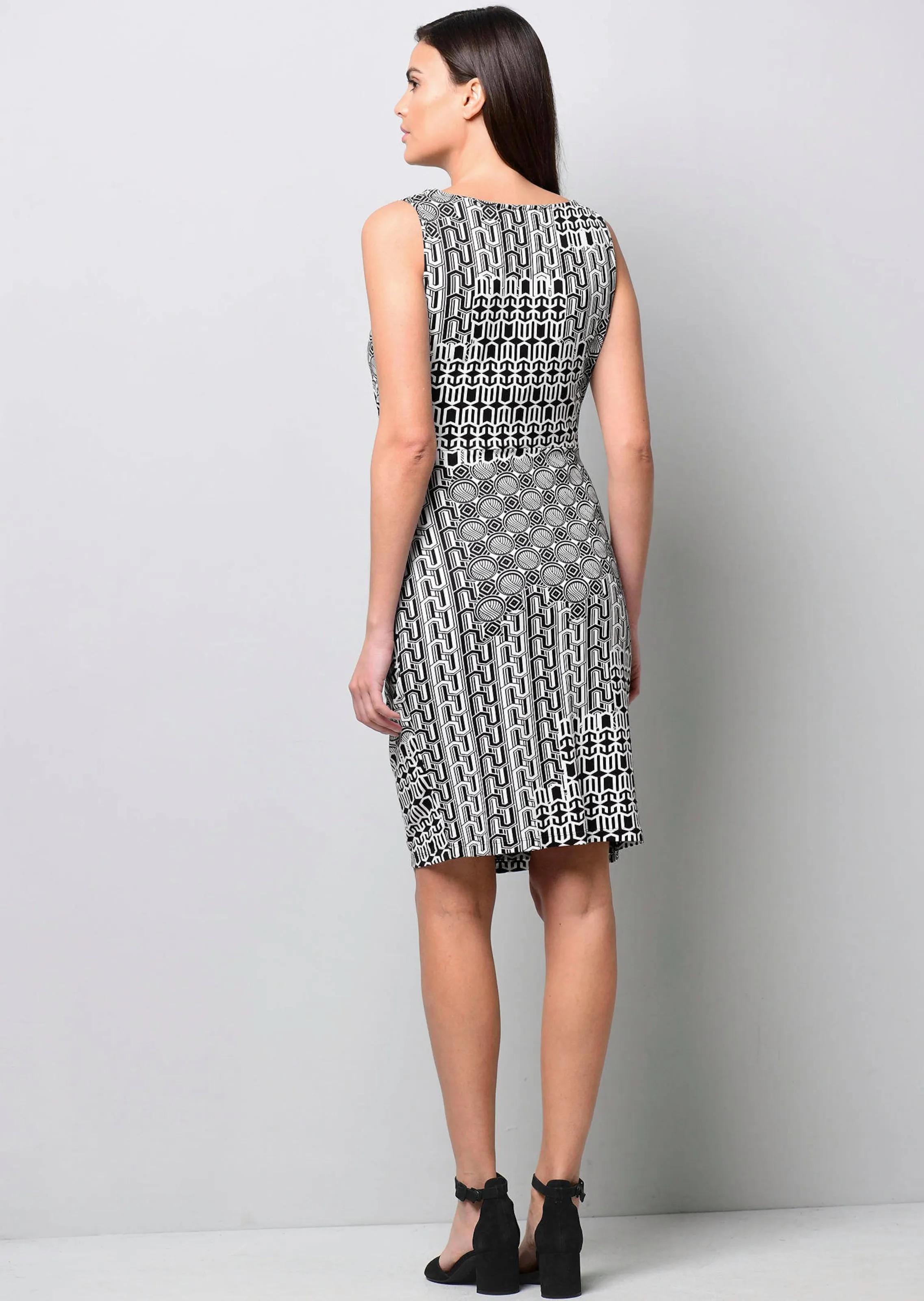 Kleid mit Knoten vorne